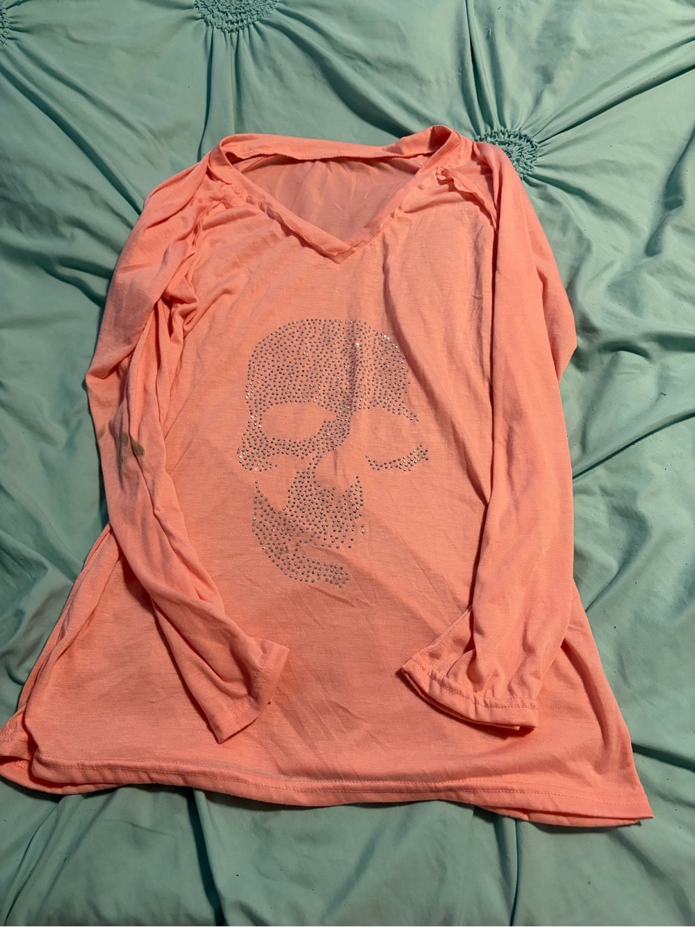 Women's Pink Long-Sleeve V-Neck Top with Rhinestone Skull new